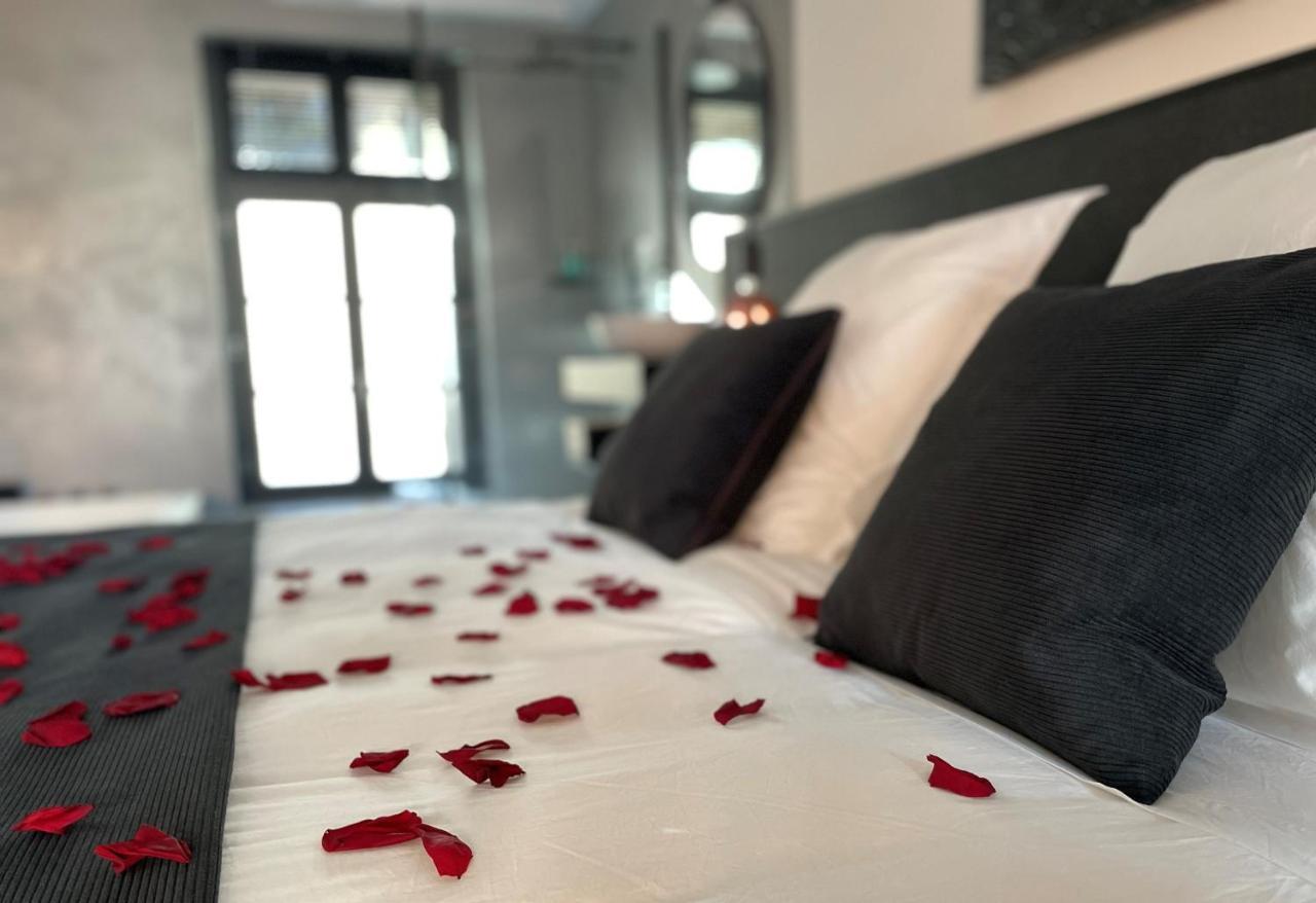 פרפיניין Ennea - Jacuzzi & Luxury Suites (Adults Only) מראה חיצוני תמונה